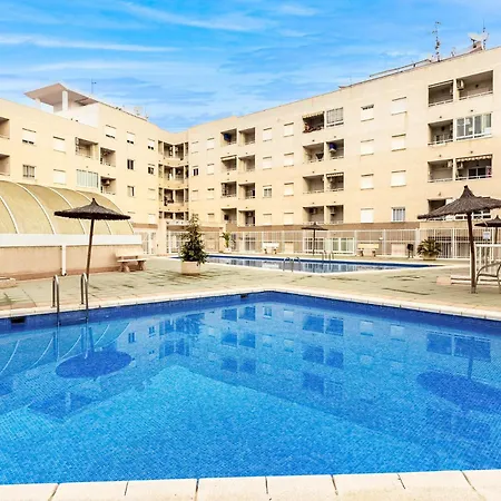 Cozy In With Swimming Pool Διαμέρισμα